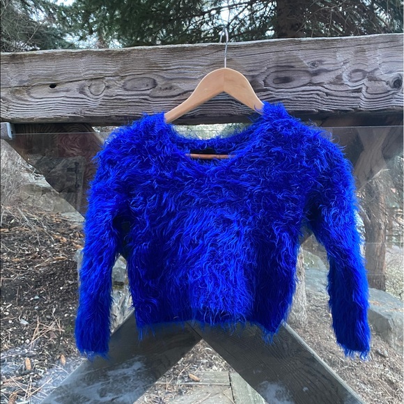 Y2K fuzzy cropped hoodie - Picture 6 of 11